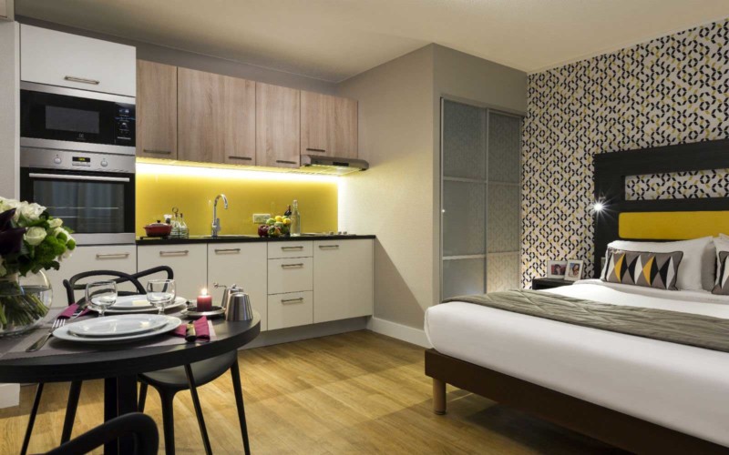 Apparthotel Citadines Tour Eiffel Paris 15e (chambre et coin cuisine)