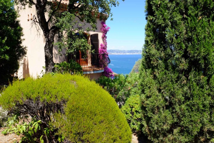 Villa de Vacance avec piscine à Théoule Sur Mer près de Cannes (vue sur le balcon d'une chambre)