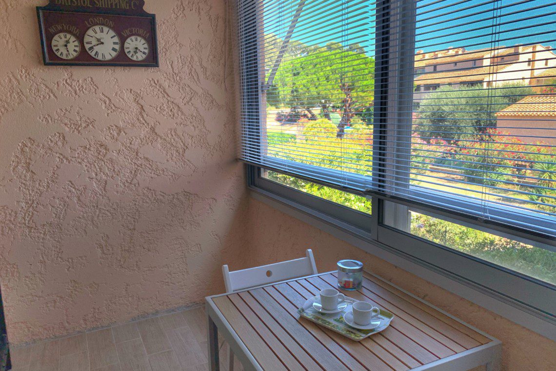 La loggia de l'appartement de vacances à 5mn de la plage de Saint-Mandrier-sur-Mer dans le Var près de Toulon